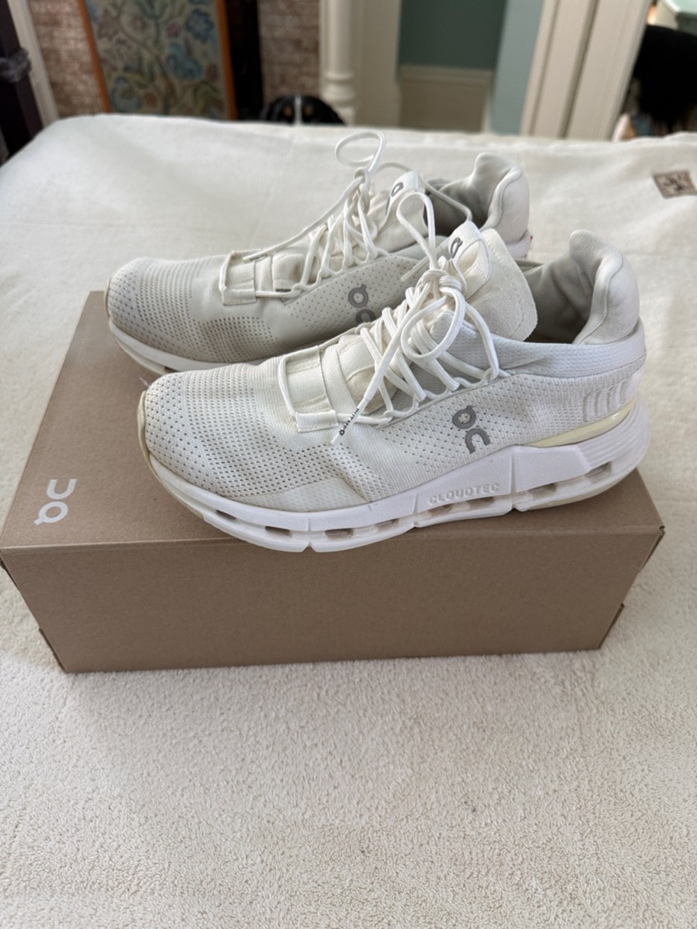 On Cloud Running White Lace-Up Sneakers-CLOUDTEC